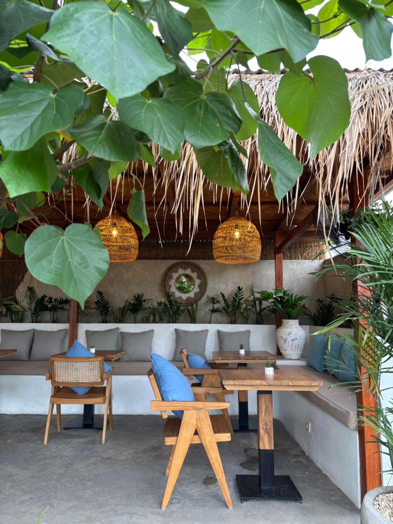 Kaje & Restaurant Tanglad